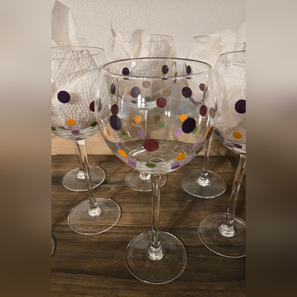 Pampered Chef - Dot Wine Glasses Set (7)